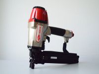 Лот: 21043734. Фото: 2. Скобозабивной пистолет пневматический... Инструмент и расходные