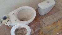 Лот: 10064496. Фото: 3. унитаз с бачком. Строительство и ремонт