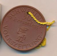 Лот: 16842548. Фото: 2. Германия ГДР 1985 Шверин 825 лет... Значки, медали, жетоны