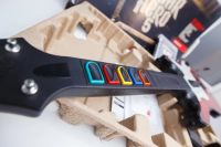 Лот: 10734229. Фото: 2. Guitar Hero 5 оригинальная гитара... Игровые приставки, консоли, видеоигры