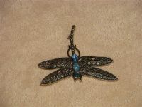 Лот: 1954362. Фото: 2. Брошь стрекоза AVON с голубыми... Ювелирные изделия, бижутерия, часы