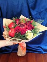 Лот: 11030299. Фото: 4. Букет из фруктов и живых цветов. Красноярск