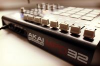 Лот: 7012067. Фото: 2. Akai MPD32. Музыкальные инструменты