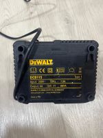 Лот: 21106458. Фото: 2. Зарядное устройство dcb115 Dewalt. Инструмент и расходные