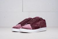 Лот: 11618032. Фото: 2. Кроссовки Nike SB Blazer Low. Женская обувь