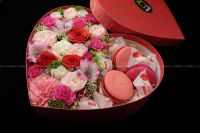 Лот: 7465243. Фото: 4. FlowerBox с макарунами (альстромерия... Красноярск