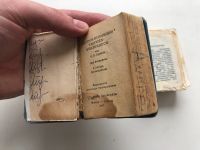 Лот: 17813914. Фото: 2. 2 старых карманных переводчика. Открытки, билеты и др.