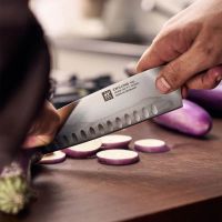 Лот: 24959118. Фото: 5. Нож сантоку Zwilling Pro с фестончатой...