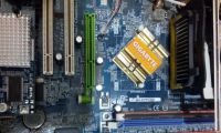 Лот: 9434245. Фото: 2. Motherboard / GigaByte / GA-8IPE1000... Комплектующие