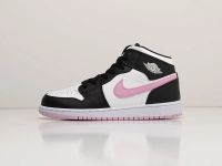 Лот: 18740772. Фото: 2. Кроссовки Nike Air Jordan 1 Mid. Женская обувь