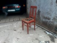 Лот: 4899438. Фото: 3. старинный стул с мусорки. Коллекционирование, моделизм