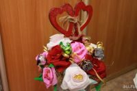 Лот: 13764952. Фото: 4. Букет из конфет и бумажных цветов. Красноярск
