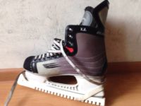 Лот: 3218657. Фото: 2. Коньки хоккейные фирмы Bauer. Спортивные товары