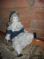 Лот: 14417684. Фото: 3. Винтажная фарфоровая кукла в синем... Красноярск