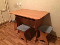Лот: 12235016. Фото: 2. Кухонный стол и стулья. Кухонная мебель