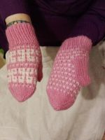 Лот: 20985000. Фото: 5. варежки ручной работы с вышивкой...
