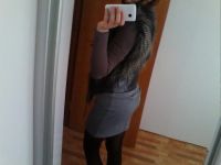 Лот: 3855109. Фото: 2. Серая меховая жилетка. Женская одежда