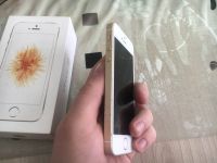Лот: 11168772. Фото: 3. Продам iPhone SE. Полный комплект... Красноярск