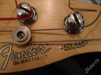 Лот: 324890. Фото: 2. Бас-гитара FENDER Jazz Bass. Музыкальные инструменты