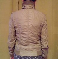 Лот: 9435834. Фото: 3. Куртка (ветровка). Одежда, обувь, галантерея