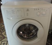 Лот: 10497898. Фото: 2. Продам стиральную машину indesit... Крупная бытовая техника