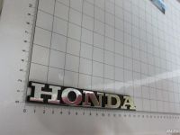 Лот: 9750138. Фото: 2. Эмблема шильдик Honda на багажник... Автохимия, масла, тюнинг