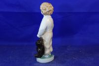Лот: 18577791. Фото: 3. Статуэтка фарфоровая Мальчик с... Коллекционирование, моделизм