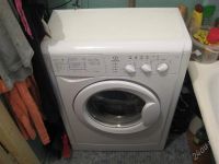 Лот: 1359118. Фото: 3. Стиралка Indesit WIUL83 узкая. Бытовая техника