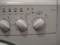 Лот: 1359118. Фото: 2. Стиралка Indesit WIUL83 узкая. Крупная бытовая техника