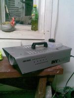 Лот: 71650. Фото: 2. Дым машина и световая установка. Музыкальные инструменты и оборудование