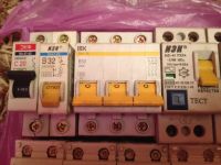 Лот: 4345779. Фото: 2. Кучка дифавтоматов с рубля!. Электрооборудование