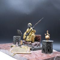 Лот: 24927684. Фото: 2. Бронзовая статуэтка"Торговец оружием... Сувениры