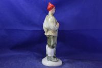 Лот: 23459503. Фото: 3. Фарфоровая статуэтка Петруха Красноармеец... Коллекционирование, моделизм