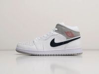Лот: 20226553. Фото: 2. Кроссовки Nike Air Jordan 1 Mid... Мужская обувь