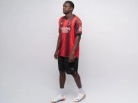 Лот: 24975414. Фото: 2. Футбольная форма Puma AC Milan. Спортивная одежда