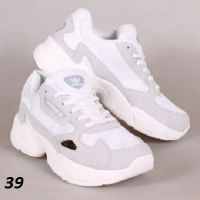 Лот: 15883976. Фото: 6. Кроссовки Adidas женские