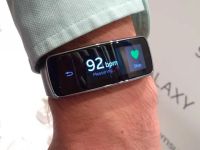 Лот: 7571701. Фото: 3. Samsung Gear Fit , Умный смарт-часы-браслет... Красноярск