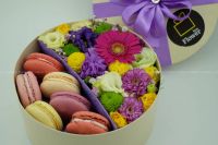 Лот: 6924003. Фото: 4. FlowerBox с макарунами (хризантема... Красноярск