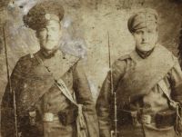 Лот: 16956566. Фото: 4. Фотография на паспарту . Два солдата... Красноярск