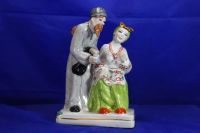 Лот: 23955461. Фото: 2. Фарфоровая статуэтка Дьяк и Солоха... Сувениры