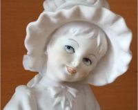 Лот: 6526447. Фото: 2. Capodimonte.Девочка с птенцами... Антиквариат
