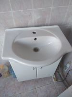Лот: 12571010. Фото: 2. Раковина с тумбой в ванную комнату... Мебель