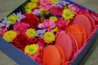 Лот: 7353956. Фото: 3. FlowerBox с макарунами (роза... Сувениры, подарки