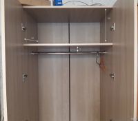 Лот: 14453941. Фото: 3. Шкаф платяной с комодом и зеркалом. Мебель