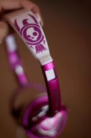 Лот: 2989843. Фото: 4. Наушники Skullcandy Lowrider бело-розовые. Красноярск