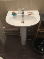 Лот: 8406760. Фото: 2. Керамический умывальник раковина... Сантехника, водопровод