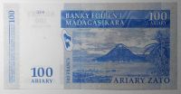Лот: 15183793. Фото: 2. Мадагаскар 100 ариари 2004 и 2017... Банкноты