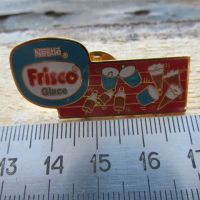 Лот: 13687762. Фото: 3. Значок Nestle Frisco Glace, Швейцария... Коллекционирование, моделизм