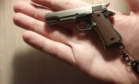 Лот: 24669399. Фото: 3. Colt 1911 1:3 брелок новый. Коллекционирование, моделизм