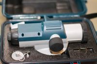 Лот: 3847502. Фото: 2. Оптический нивелир Bosch GOL 20... Строительство и ремонт